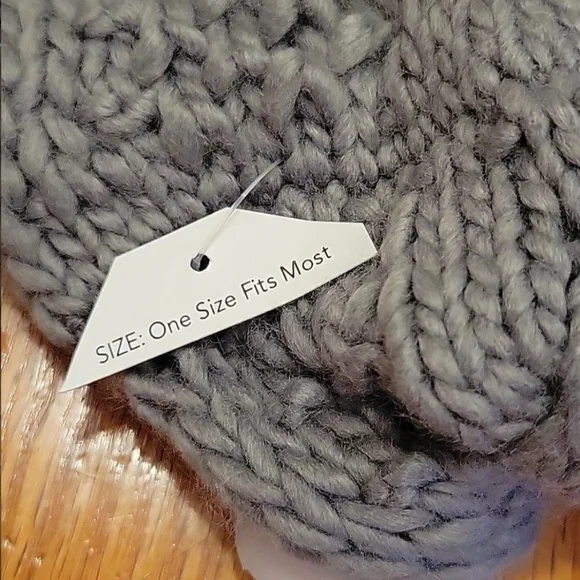 Cable Knit Neck Warmer by STYLE - Picture 5 of 7